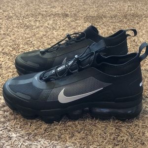 Black and Gray Nike Vapormax Size 8.5 (Women’s)